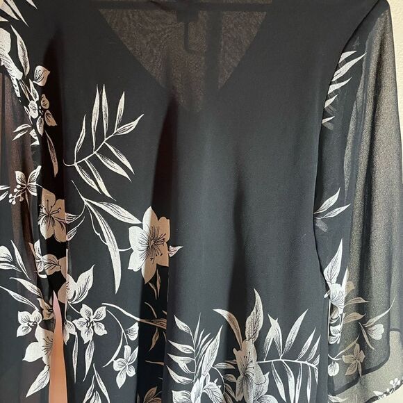 Beautiful Plus Size Tunic Blouse, Size 2X - Picture 3 of 10